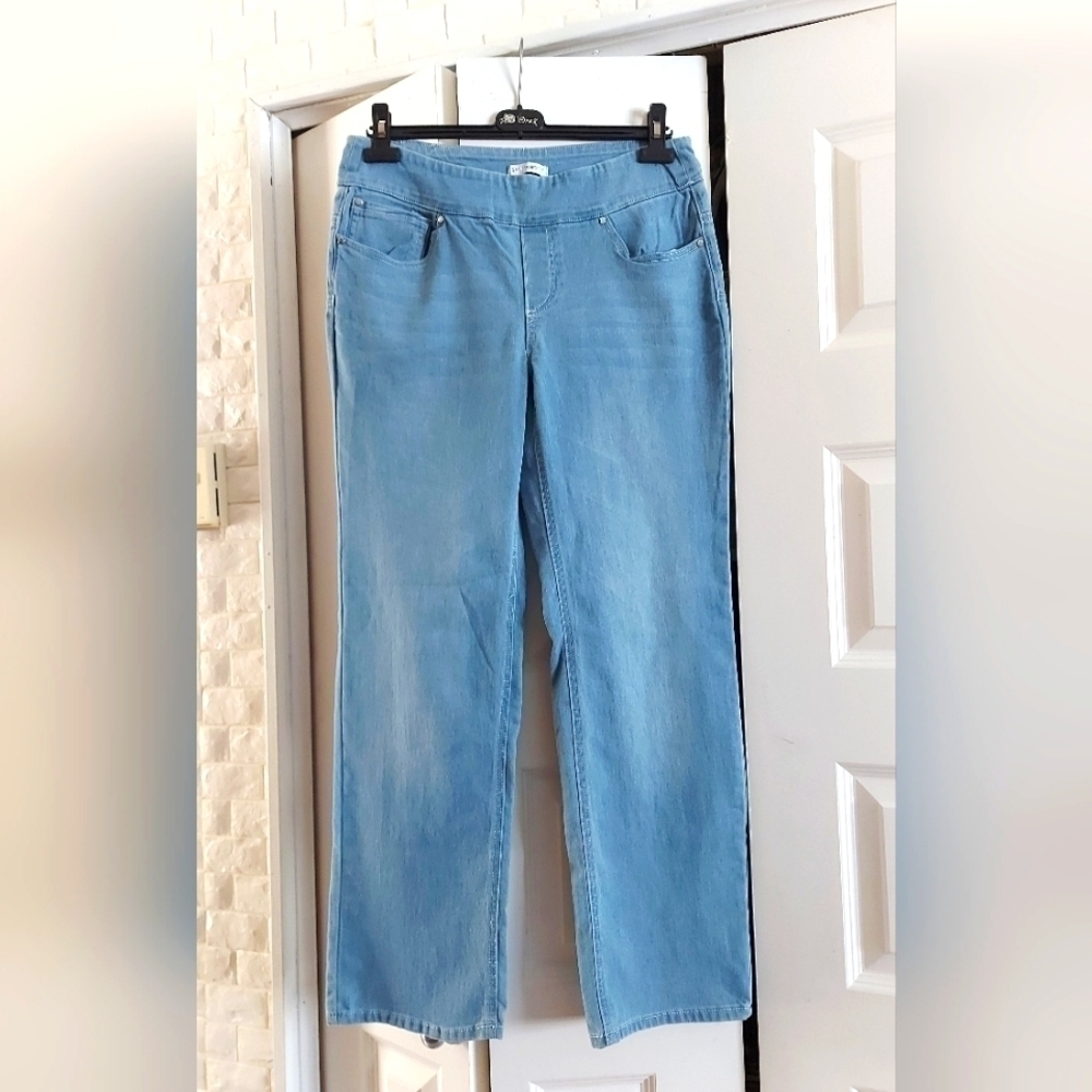 Timeless Relaxed Fit San Francisco Light Wash Denim Jeans Casual Comfortable